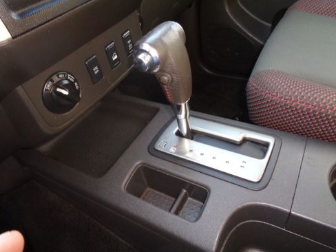 Used 2011 Nissan Frontier PRO-4X image 54