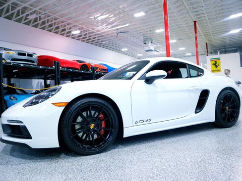 Used 2024 Porsche 718 Cayman GTS image 1