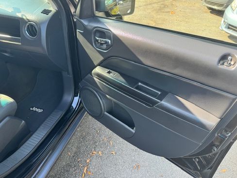 Used 2016 Jeep Patriot Sport image 13