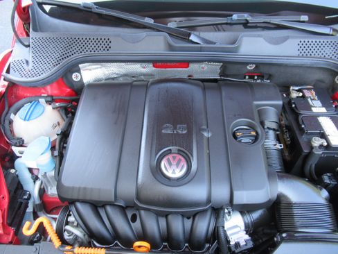 Used 2012 Volkswagen Beetle 2.5 Coupe FWD image 18