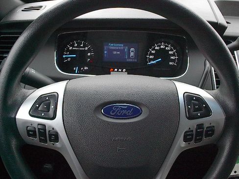 Used 2015 Ford Taurus image 16