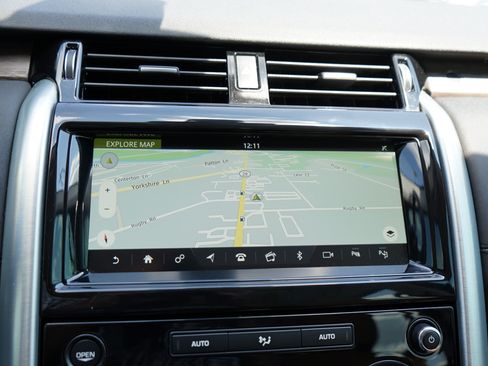 Used 2020 Land Rover Discovery HSE image 18