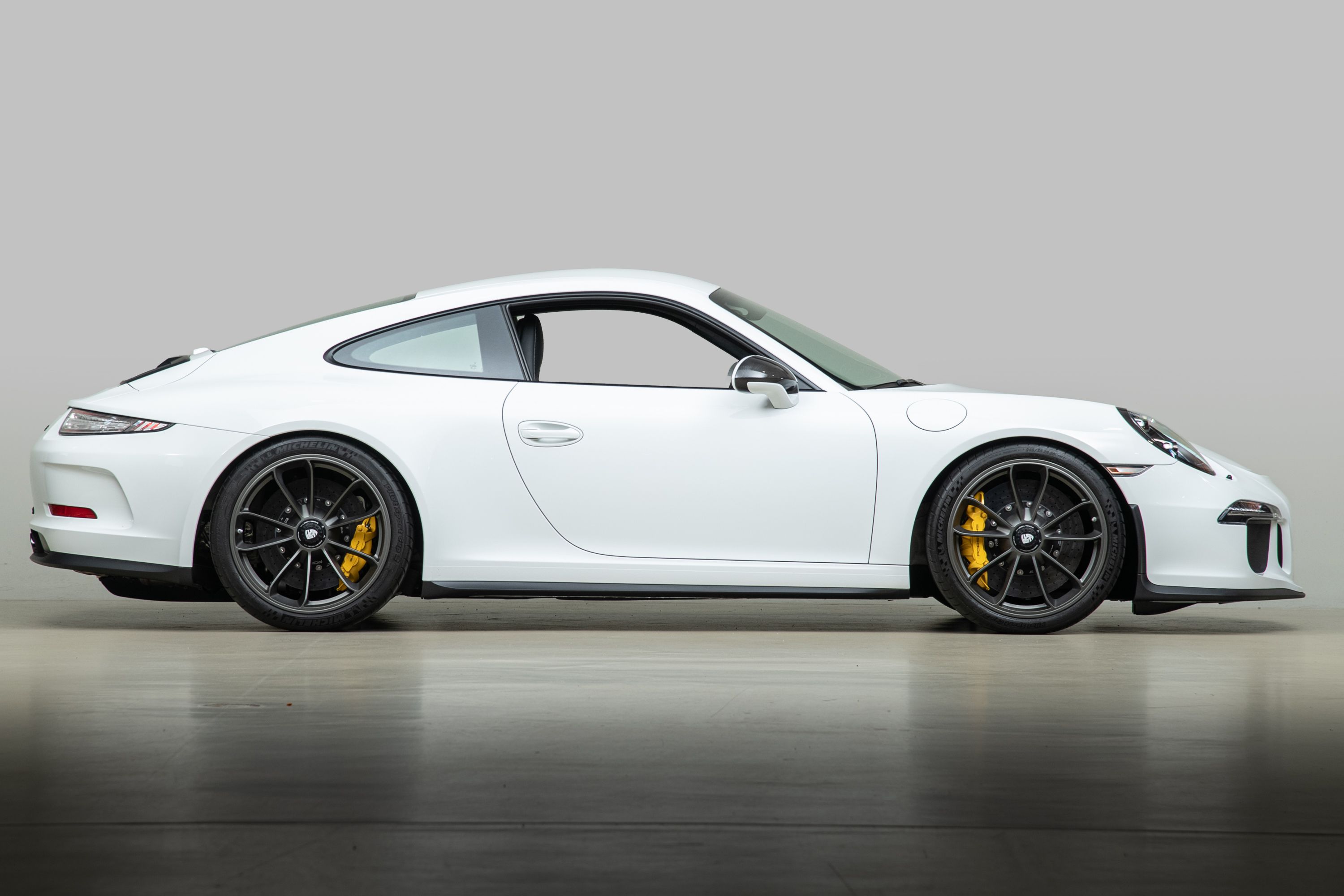 Used 2016 Porsche 911 R RWD image 10