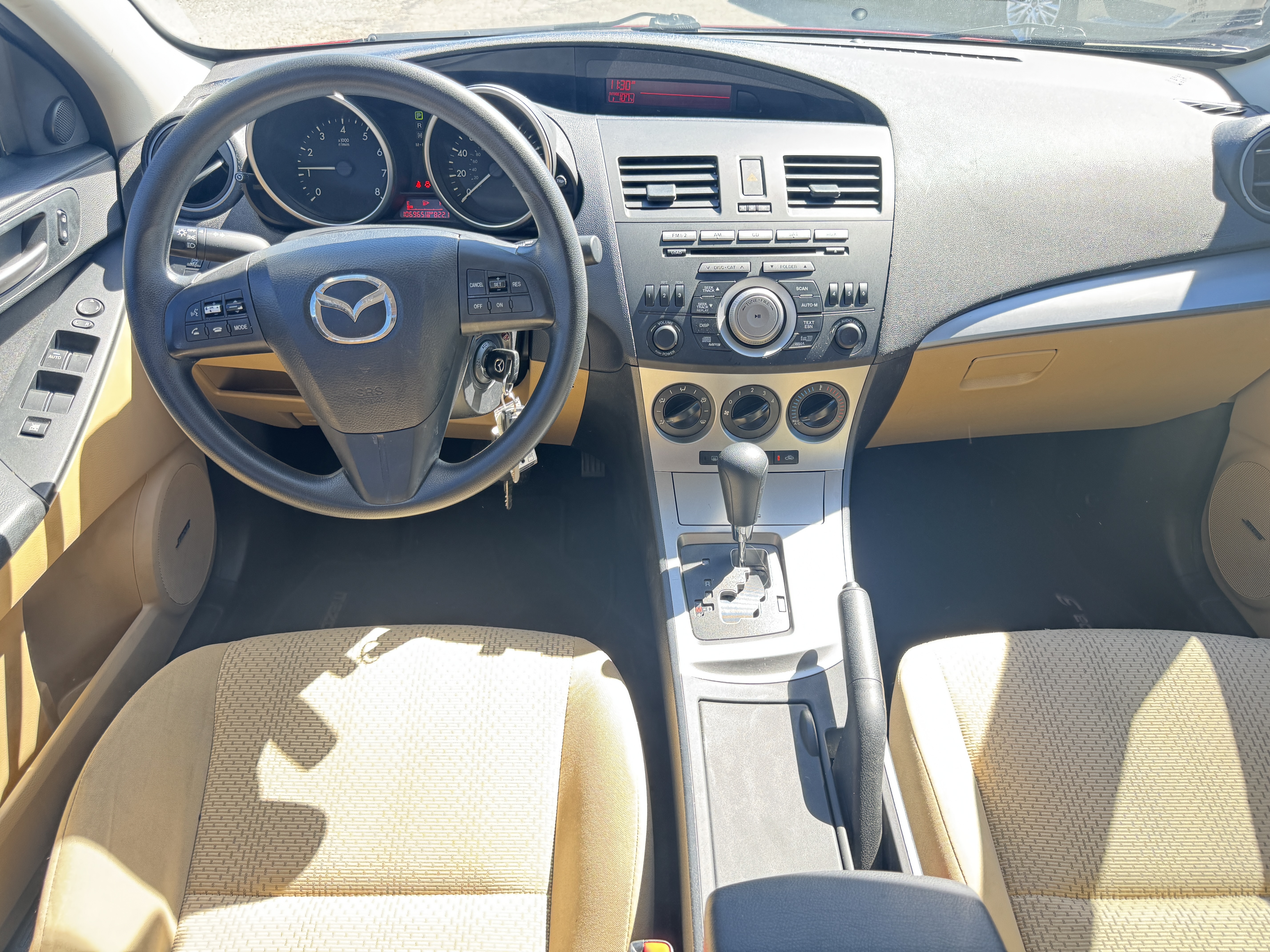 Used 2010 MAZDA MAZDA3 i Touring Sedan FWD image 23