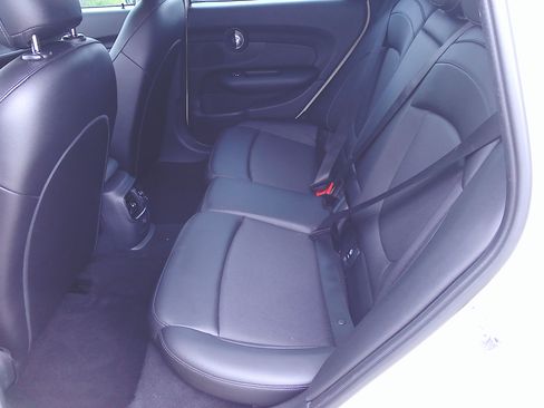 Used 2017 MINI Cooper Clubman image 8