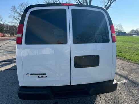 Used 2014 Chevrolet Express 2500 LT image 3