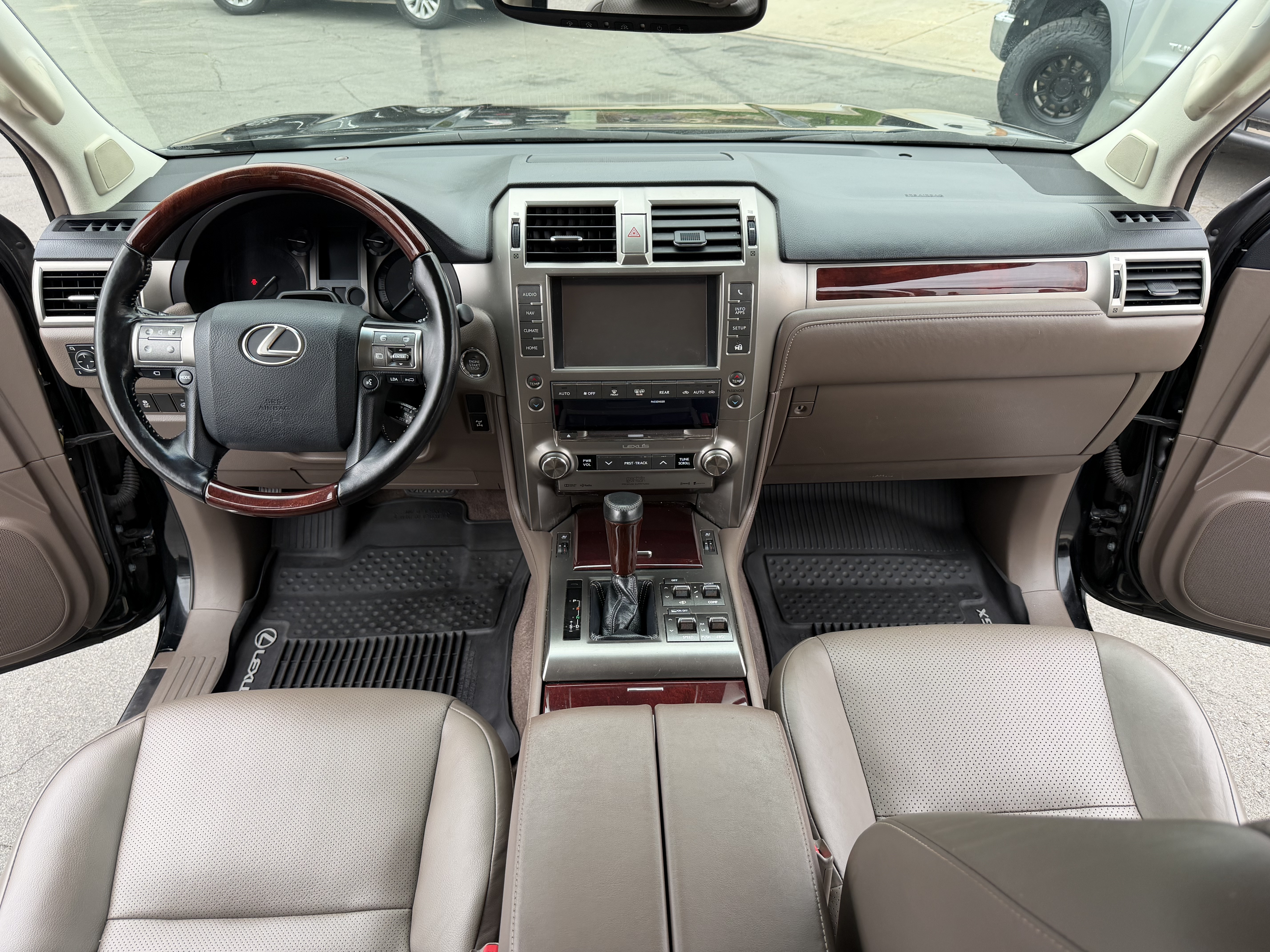 Used 2017 Lexus GX 460 Luxury AWD/4WD image 32