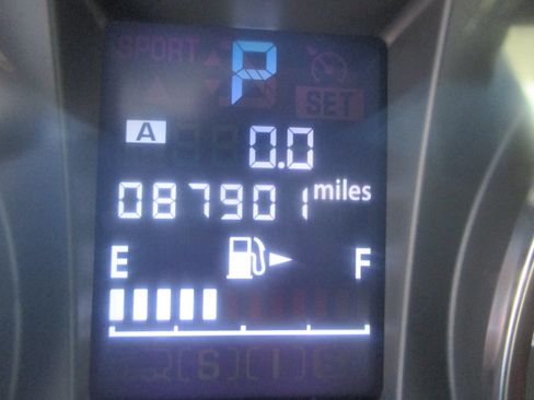 Used 2016 Subaru Crosstrek 2.0i Premium image 3