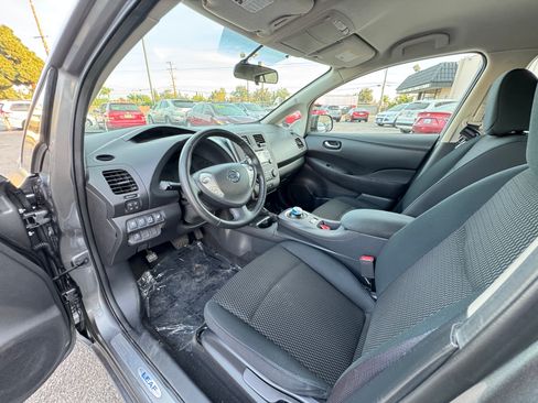 Used 2015 Nissan Leaf S image 16