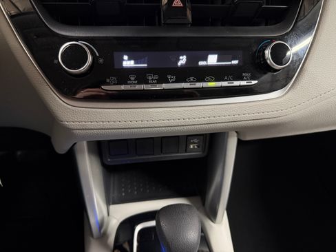 Used 2022 Toyota Corolla Cross L image 10