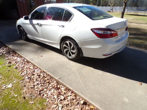 Used 2017 Honda Accord EX image 6