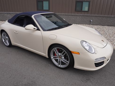 Used 2010 Porsche 911 Carrera S Cabriolet RWD image 3