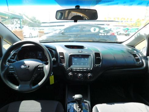 Used 2018 Kia Forte LX image 12