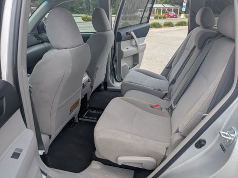 Used 2012 Toyota Highlander FWD image 11