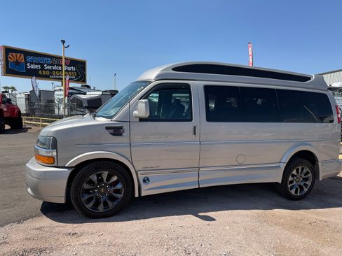 Used 2023 Chevrolet Express 2500 LT image 4