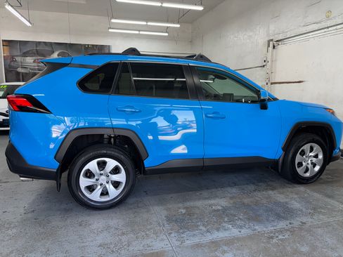 Used 2019 Toyota RAV4 LE image 7