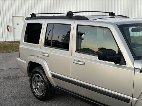 Used 2008 Jeep Commander Sport image 39
