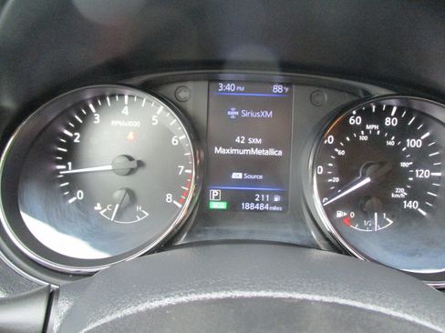 Used 2020 Nissan Rogue FWD SV 2.5L 4-Cyl SUV image 38