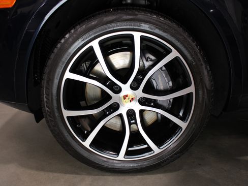 Used 2022 Porsche Cayenne Platinum Edition AWD/4WD image 11