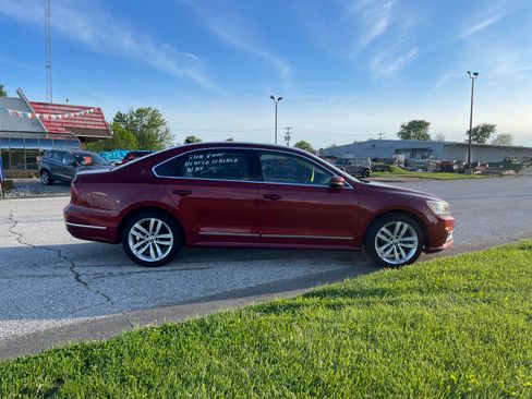 Used 2018 Volkswagen Passat 2.0T SEL Premium image 5
