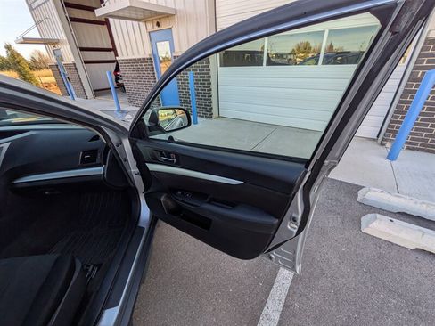 Used 2014 Subaru Outback 2.5i Premium image 32