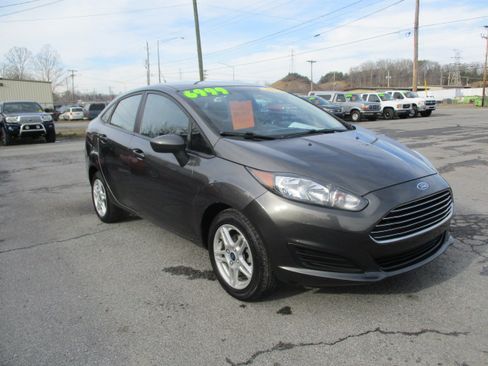 Used 2019 Ford Fiesta SE image 4