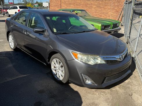 Used 2012 Toyota Camry image 1