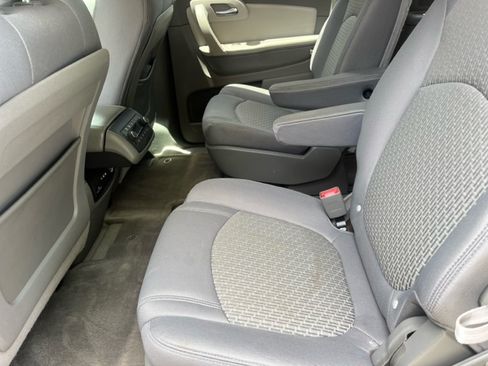 Used 2011 Chevrolet Traverse LT image 11