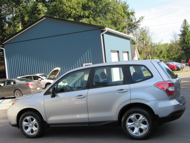 Used 2014 Subaru Forester 2.5i AWD/4WD image 5