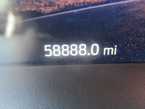 Used 2021 Ford Explorer 4WD ST image 3
