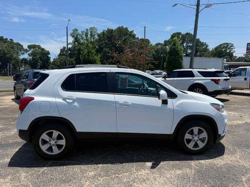 Used 2022 Chevrolet Trax FWD LT w/ 1LT image 6