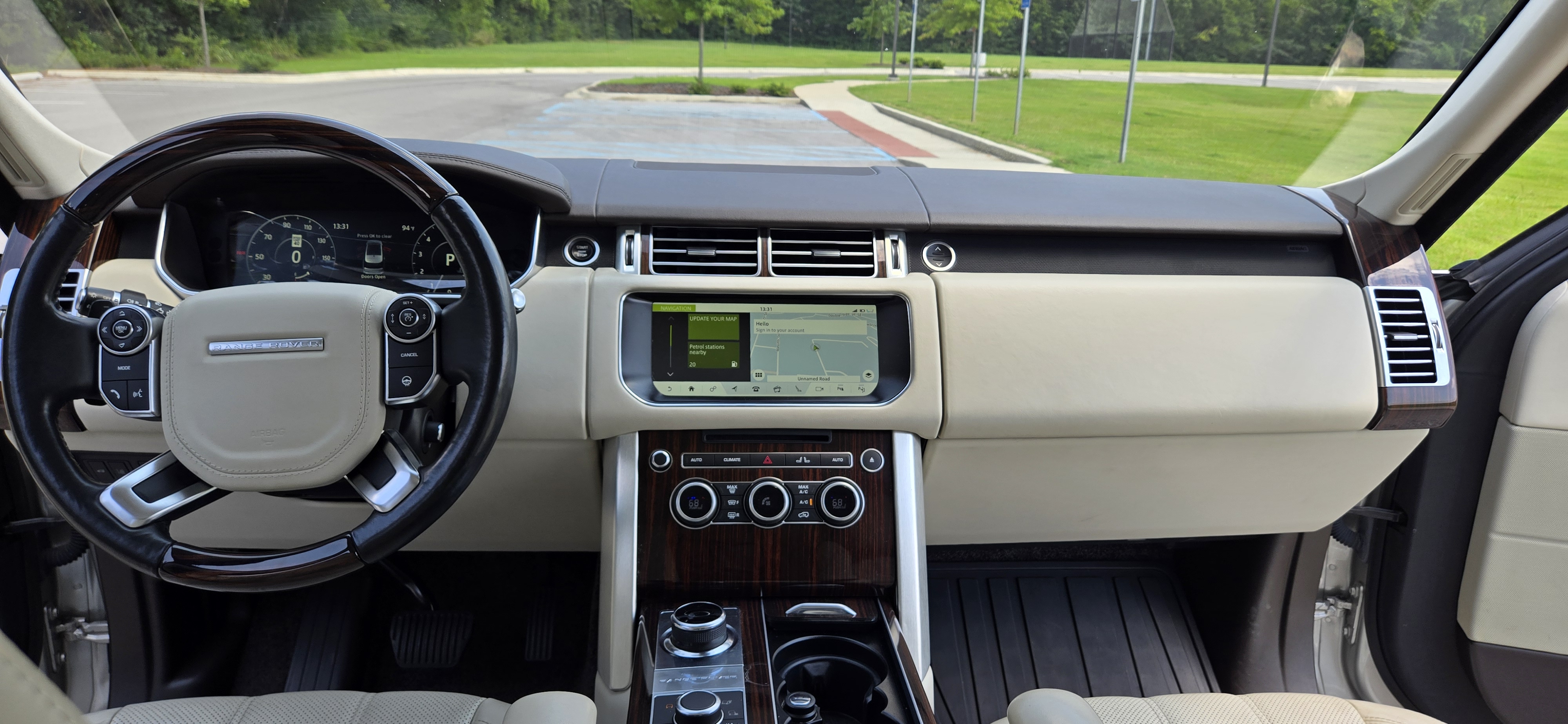 Used 2017 Land Rover Range Rover HSE AWD/4WD image 11