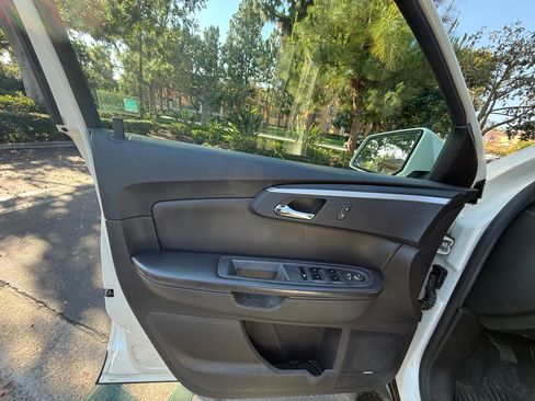 Used 2012 Chevrolet Traverse FWD LT w/ 2LT image 15