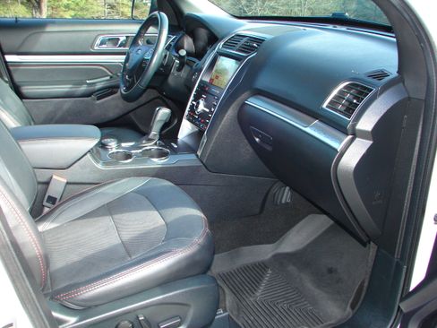 Used 2019 Ford Explorer Sport image 9