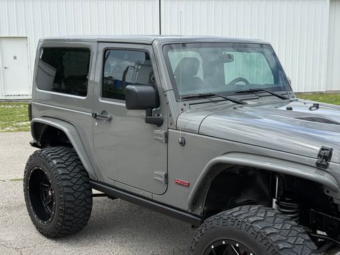 Used 2016 Jeep Wrangler 75th Anniversary AWD/4WD image 54
