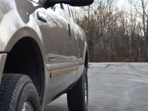 Used 2005 Ford F250 XLT image 9