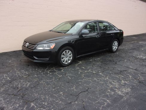 Used 2013 Volkswagen Passat 2.5 S FWD image 1