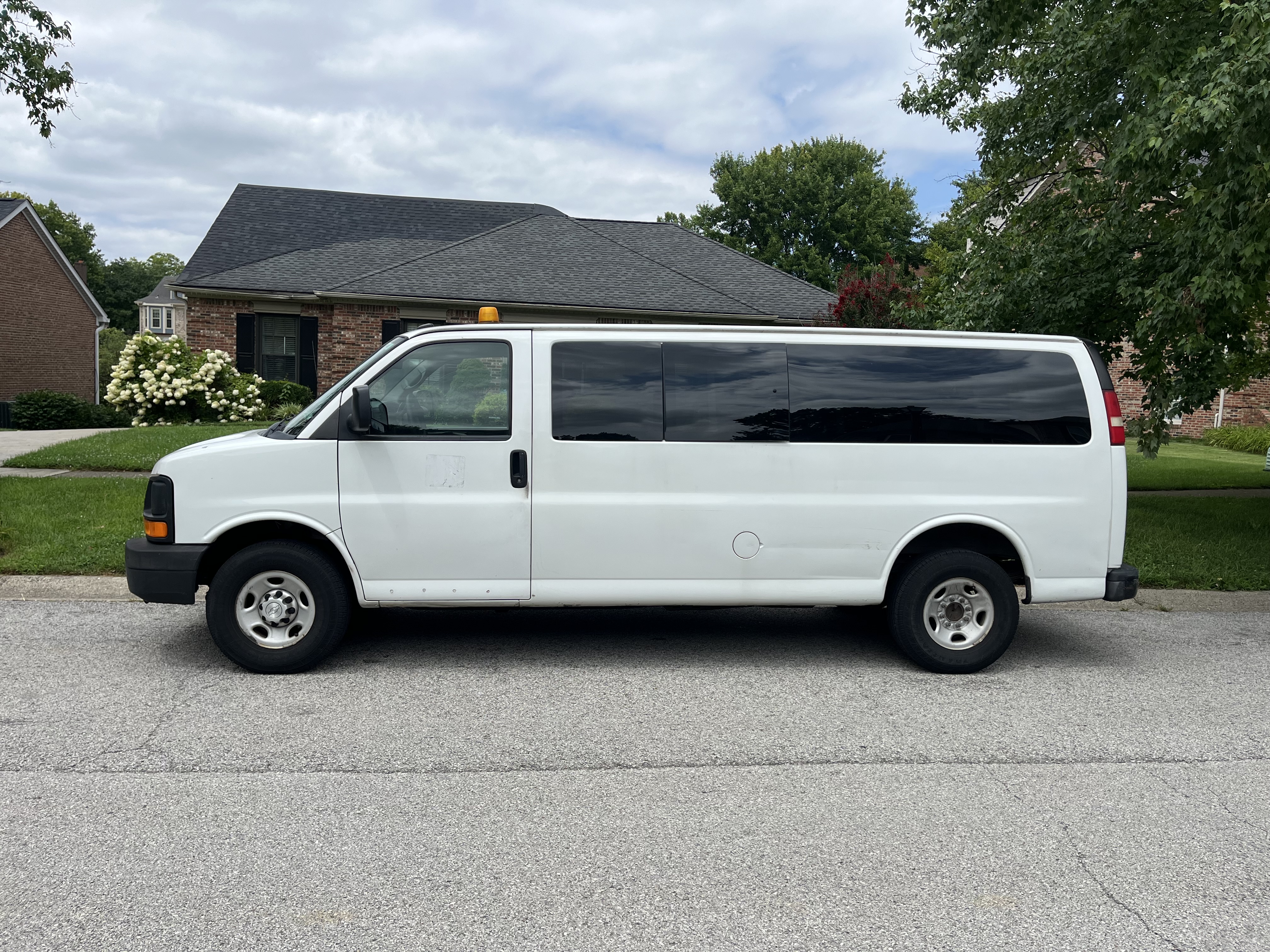 Used 2015 Chevrolet Express 3500 LS Extended Passenger RWD image 1