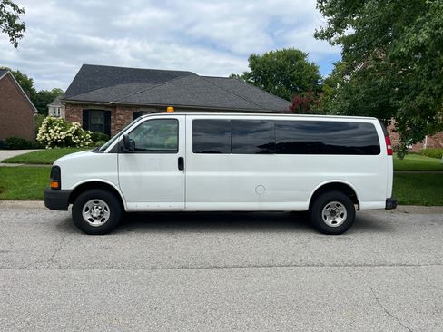 Used 2015 Chevrolet Express 3500 LS Extended Passenger RWD image 1