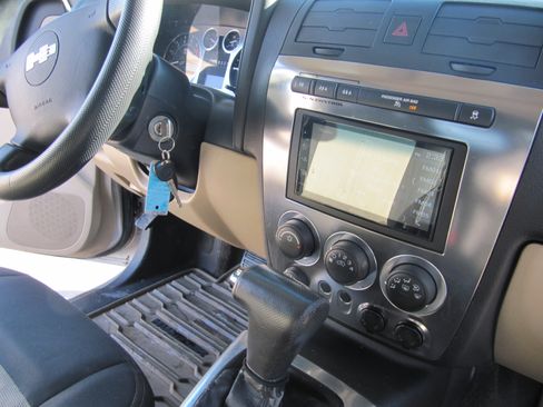 Used 2006 HUMMER H3 Luxury image 27