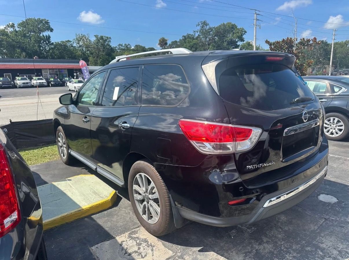 Used 2013 Nissan Pathfinder FWD image 4