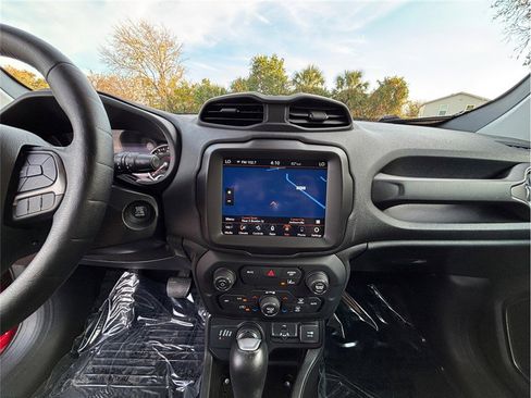 Used 2021 Jeep Renegade Limited image 11