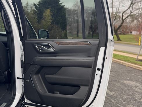 Used 2022 Chevrolet Suburban Premier image 18