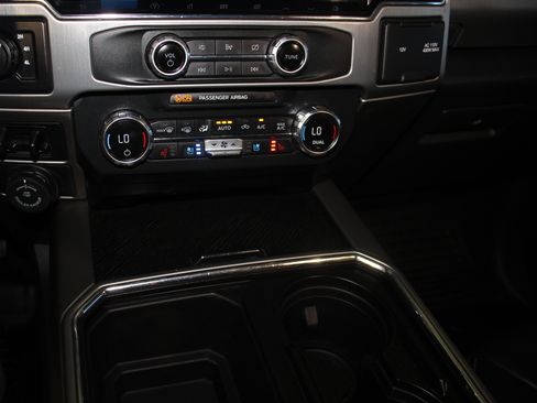 Used 2022 Ford F350 4x4 Crew Cab Super Duty image 32