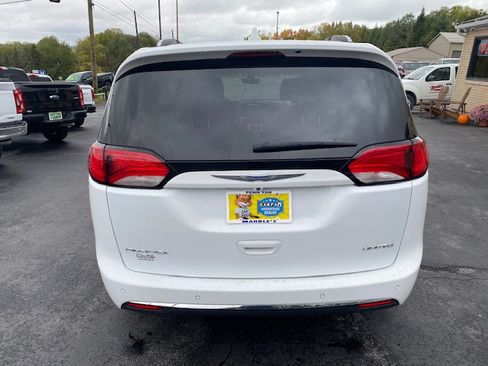Used 2018 Chrysler Pacifica Limited image 6
