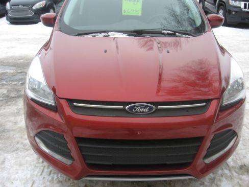 Used 2015 Ford Escape SE image 2