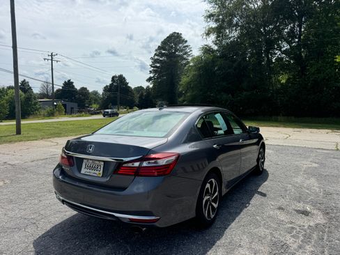 Used 2016 Honda Accord EX-L Sedan image 6