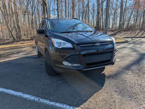 Used 2016 Ford Escape SE image 2