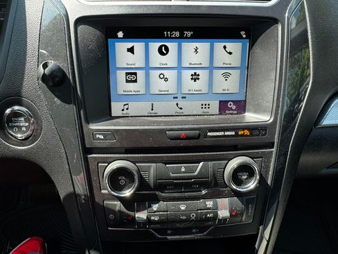 Used 2017 Ford Explorer FWD XLT image 21