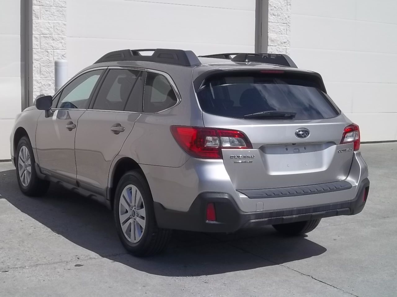 Used 2018 Subaru Outback 2.5i Premium AWD/4WD image 6